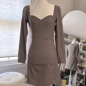 Abercrombie & Fitch long sleeve heart shape front checker print dress